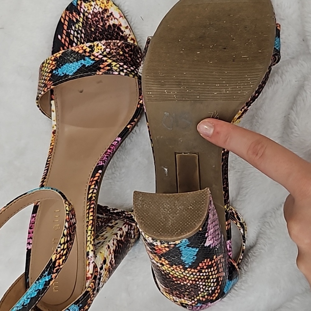 [SOLD]Multi-Color Snake Patterned Block Heels - Picture 5 of 5
